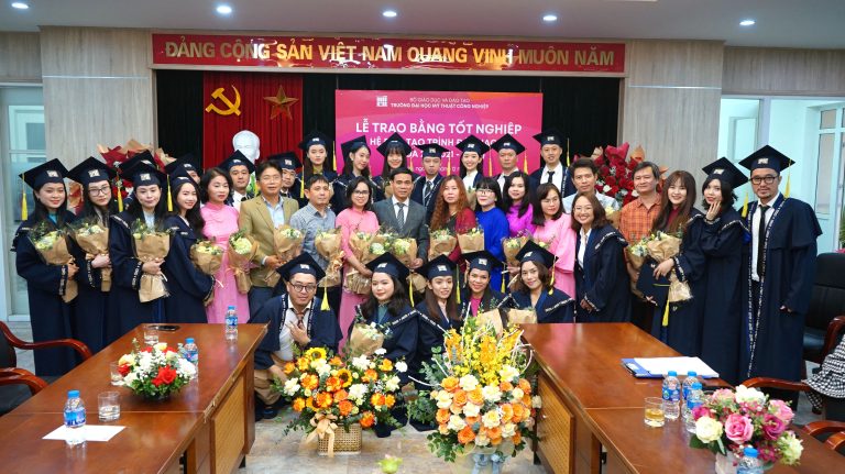 Lễ Trao bằng tốt nghiệp hệ đào tạo trình độ Thạc sỹ khóa 22 (2021-2023)